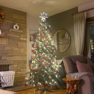 Elegant Holiday Christmas Tree with Red and Gold Ornaments